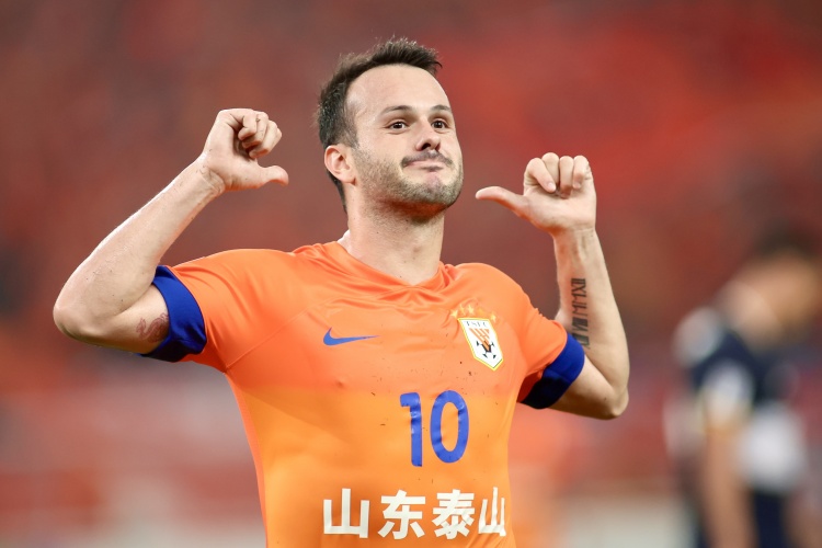 记者赞卡扎伊什维利：背后有压迫停球后还能找回平衡，牛！