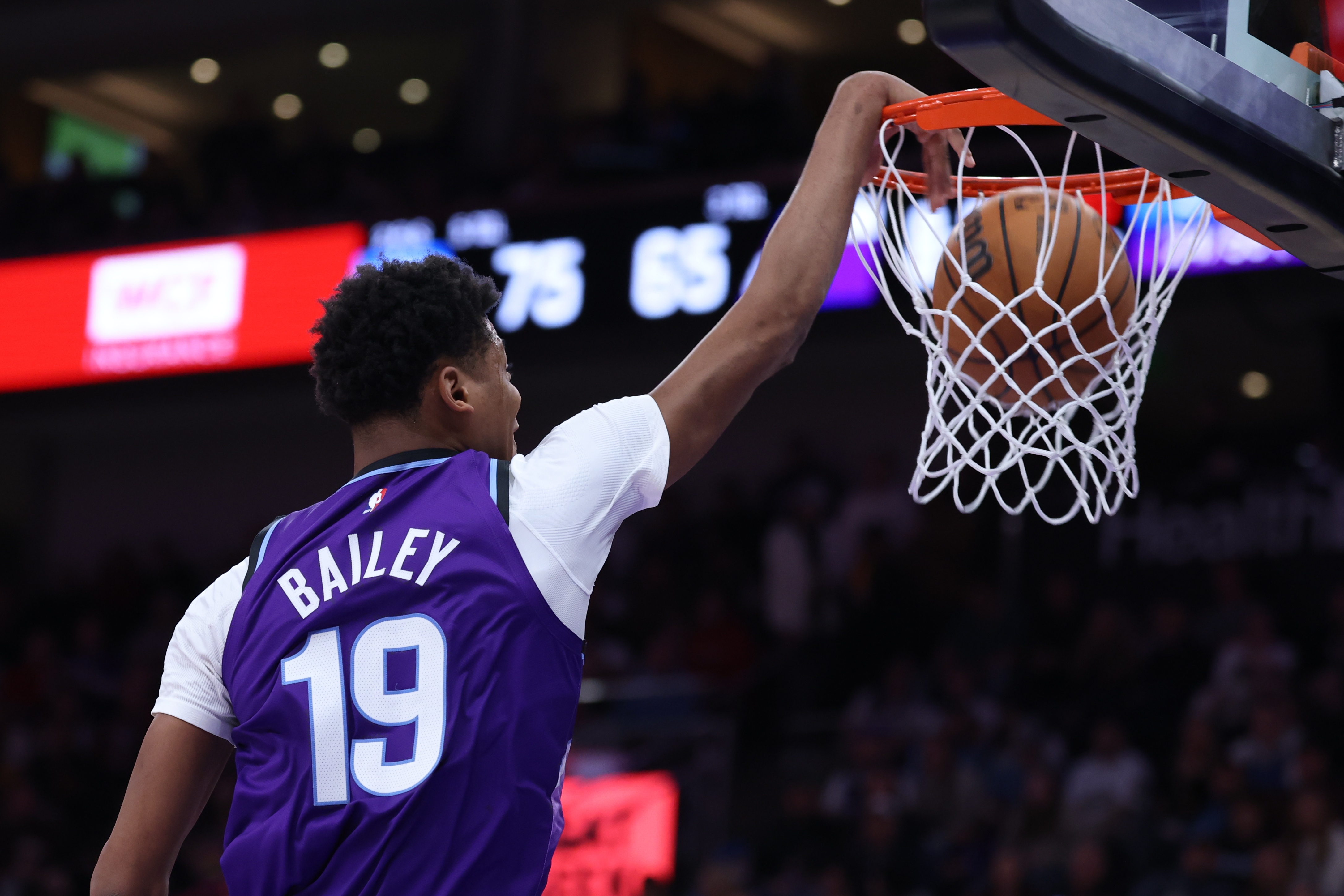 B体育赛事机构-【菜鸟】贝利25分6板 弗拉格21分11板 科比·桑德斯11分&amp;三分4中3